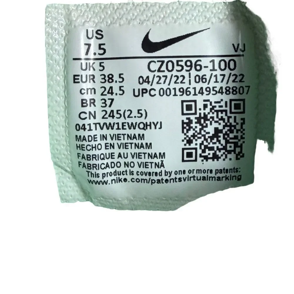 Nike Metcon Cream and Light Green Sneakers size 7.5